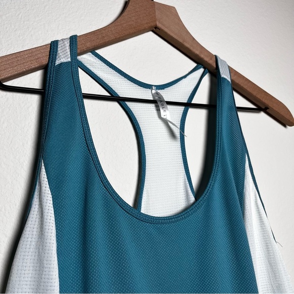 Fabletics Women Tank Top Large Green White Racerback Gym Outdoor Workout - Picture 3 of 10